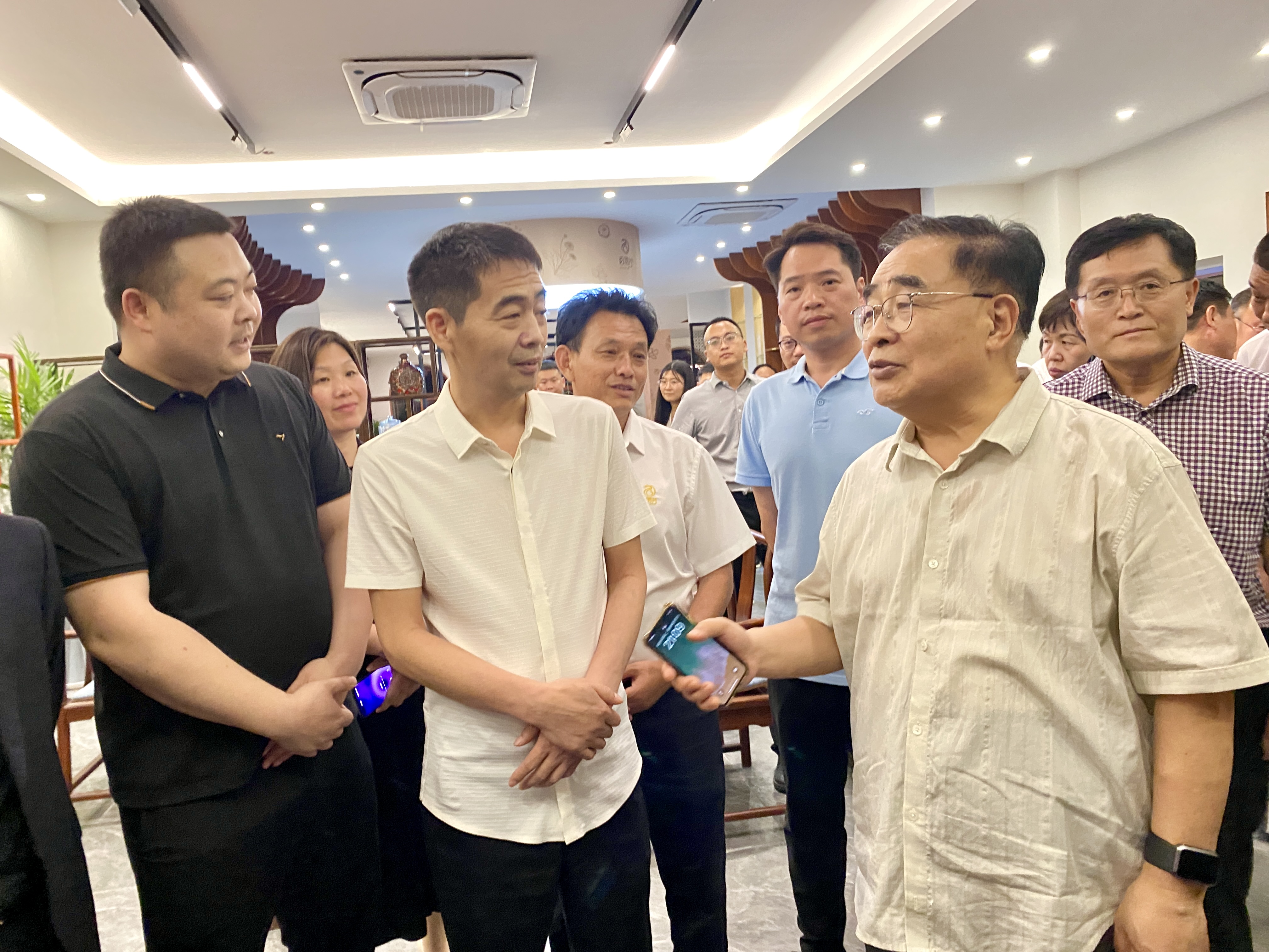 中國(guó)工程院院士張伯禮一行蒞臨河北百消丹考察指導(dǎo)工作